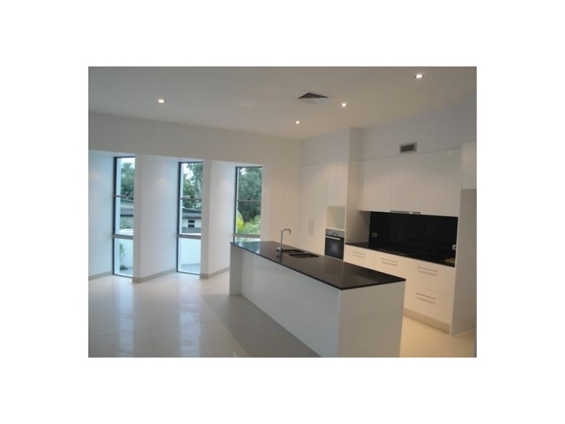 1/83  Pohlman Street, Southport QLD 4215