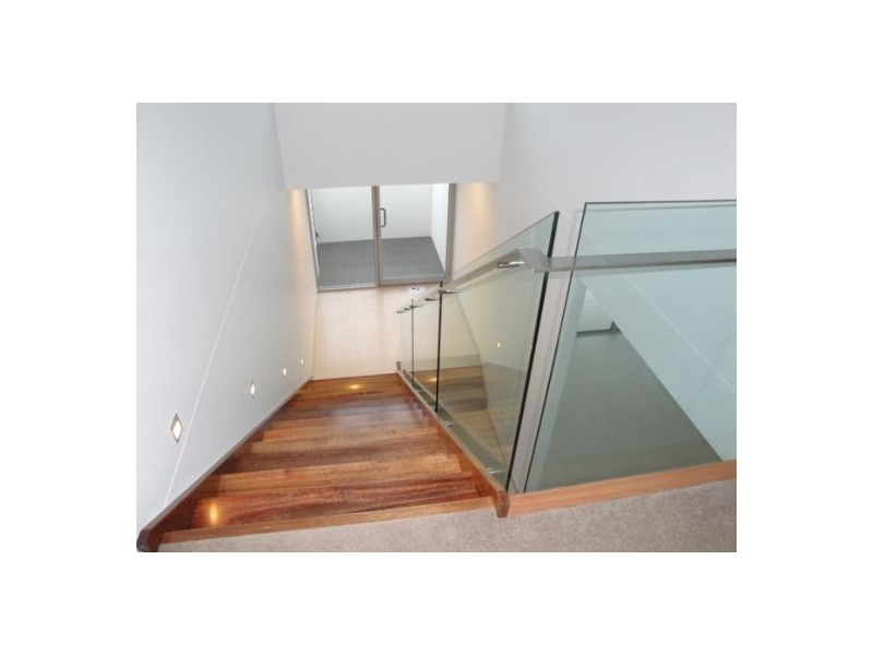 1/83  Pohlman Street, Southport QLD 4215