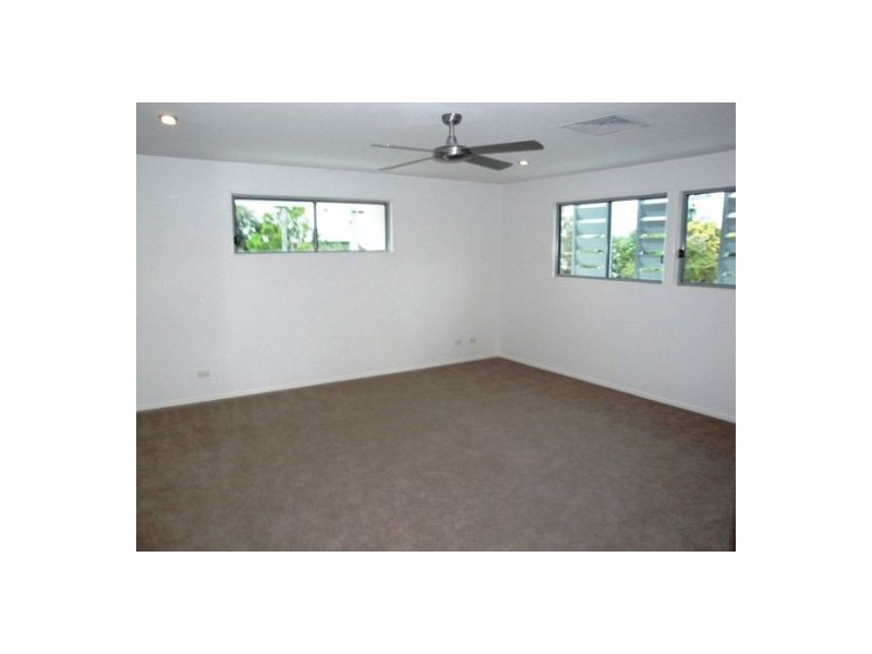 1/83  Pohlman Street, Southport QLD 4215