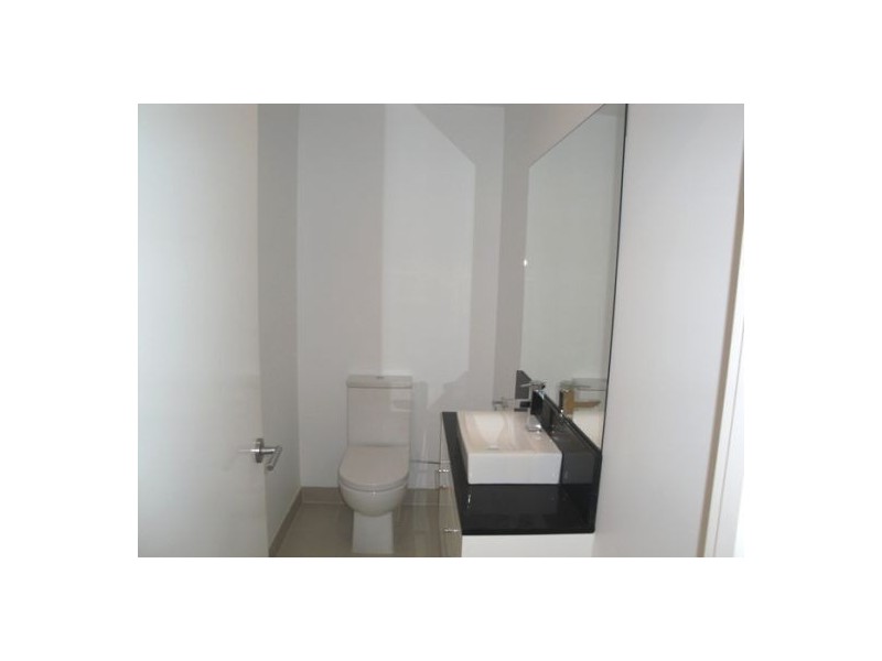 1/83  Pohlman Street, Southport QLD 4215