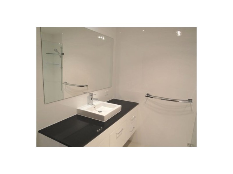 1/83  Pohlman Street, Southport QLD 4215