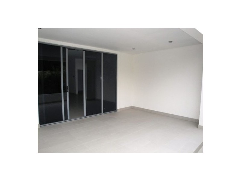 1/83  Pohlman Street, Southport QLD 4215