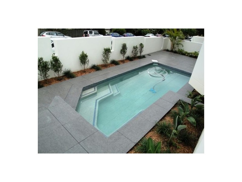 1/83  Pohlman Street, Southport QLD 4215