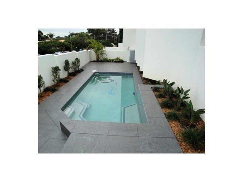 1/83  Pohlman Street, Southport QLD 4215