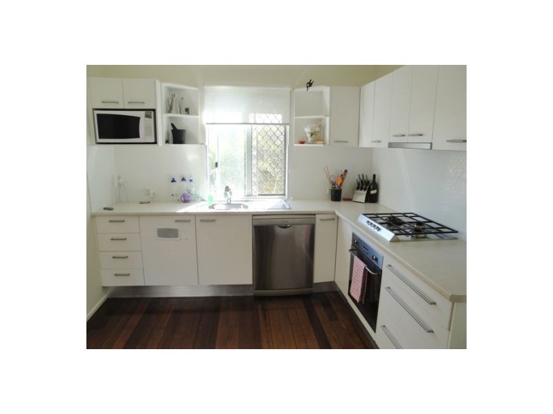 25-27 Sydney Street, Labrador QLD 4215