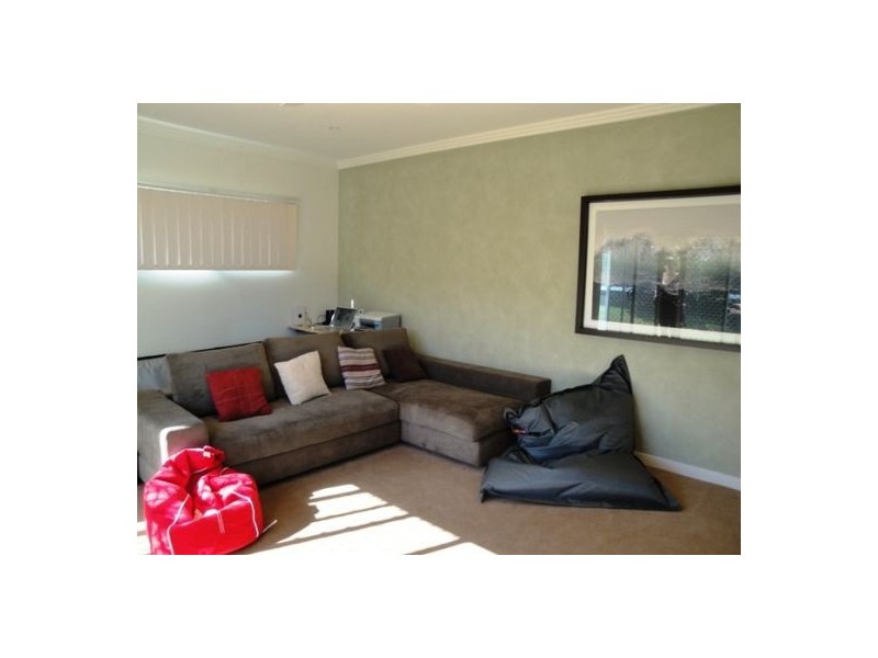 25-27 Sydney Street, Labrador QLD 4215