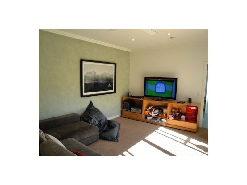 25-27 Sydney Street, Labrador QLD 4215