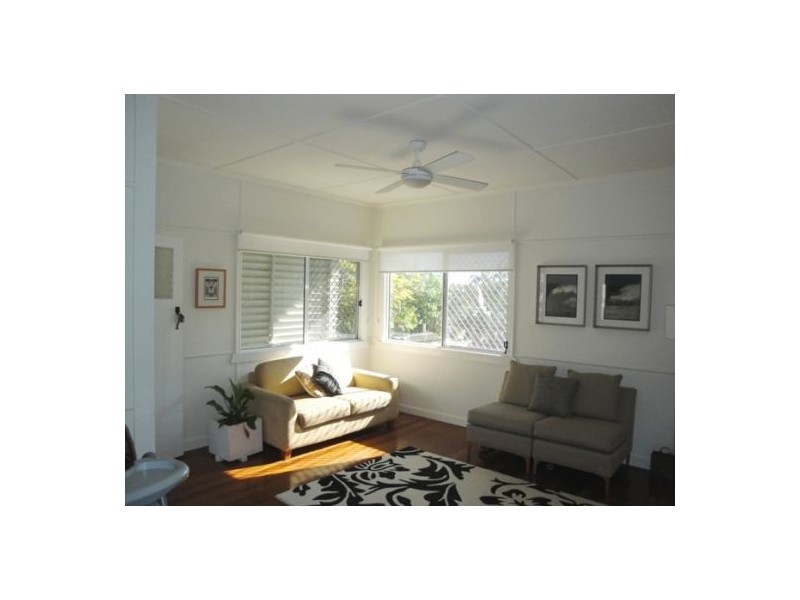 25-27 Sydney Street, Labrador QLD 4215