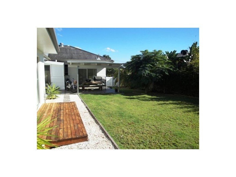 25-27 Sydney Street, Labrador QLD 4215