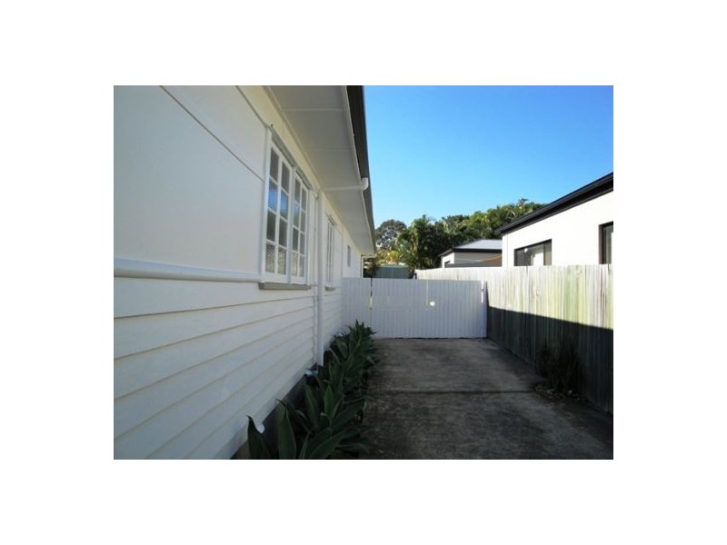 25-27 Sydney Street, Labrador QLD 4215