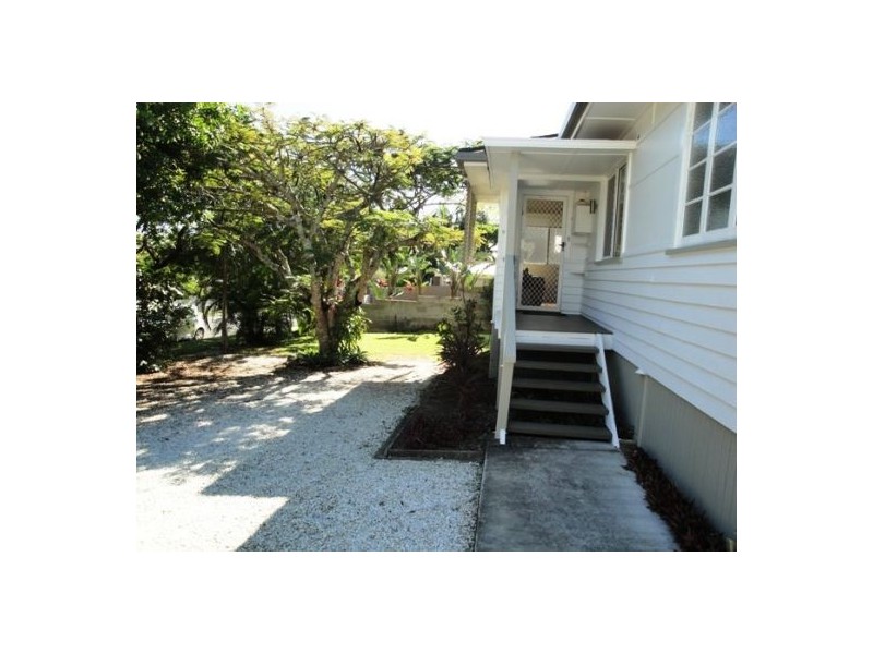 25-27 Sydney Street, Labrador QLD 4215