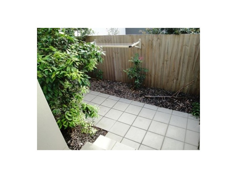 5/8-12 Proud Street, Labrador QLD 4215