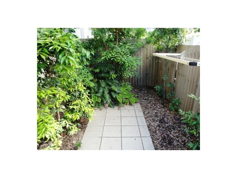 5/8-12 Proud Street, Labrador QLD 4215