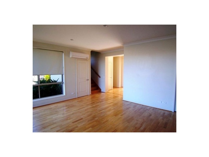 1/7 Waimea Drive, Varsity Lakes QLD 4227