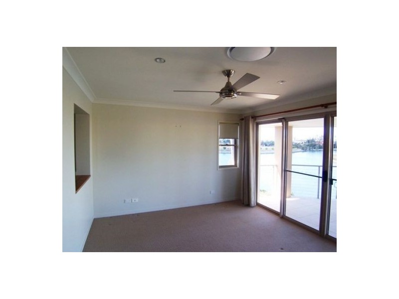 1/7 Waimea Drive, Varsity Lakes QLD 4227