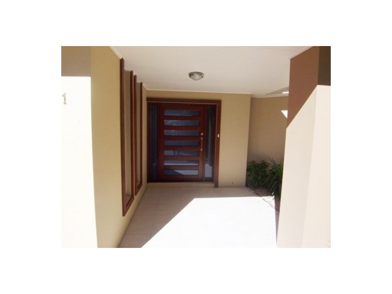 1/7 Waimea Drive, Varsity Lakes QLD 4227