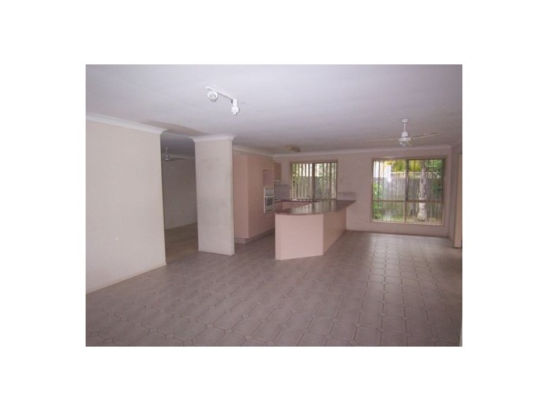 4 Clark Gable Close, Parkwood QLD 4214