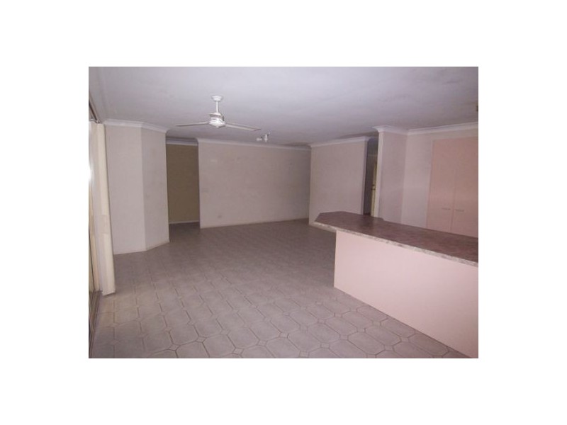 4 Clark Gable Close, Parkwood QLD 4214