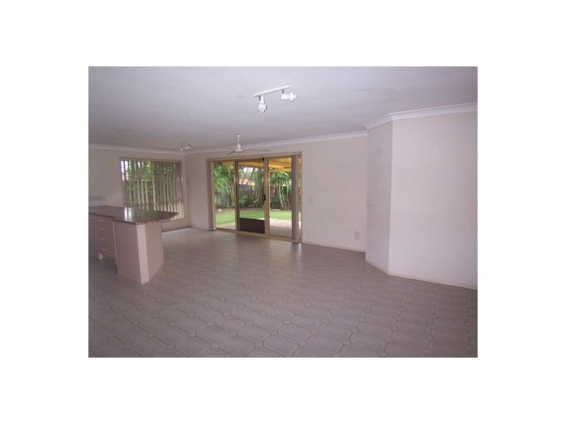 4 Clark Gable Close, Parkwood QLD 4214