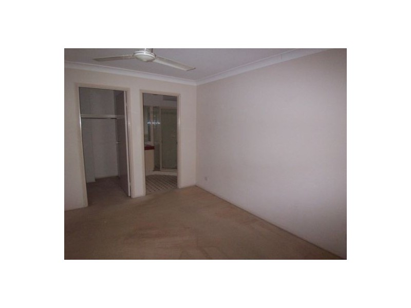 4 Clark Gable Close, Parkwood QLD 4214