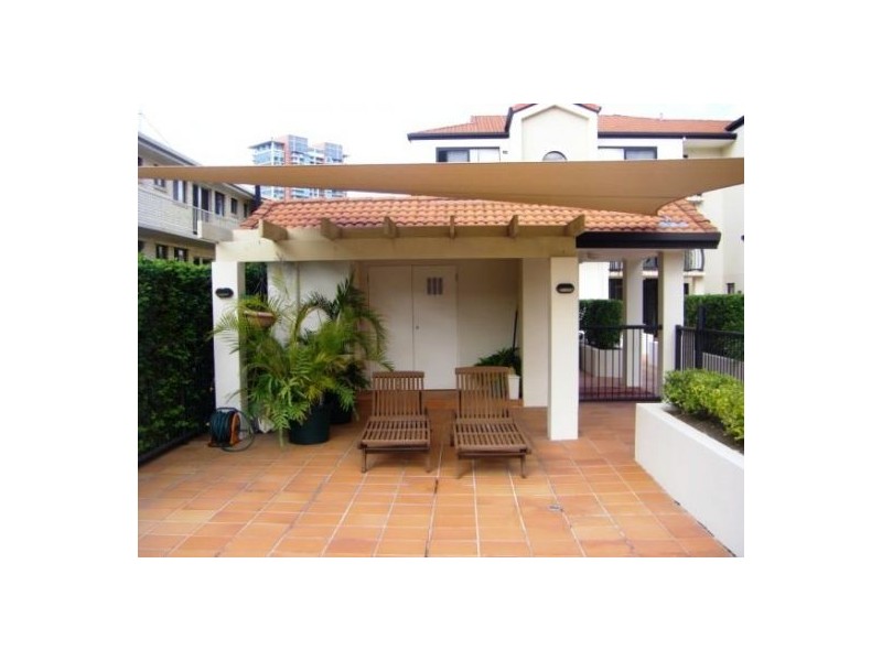 9/33 Lenneberg Street, Southport QLD 4215