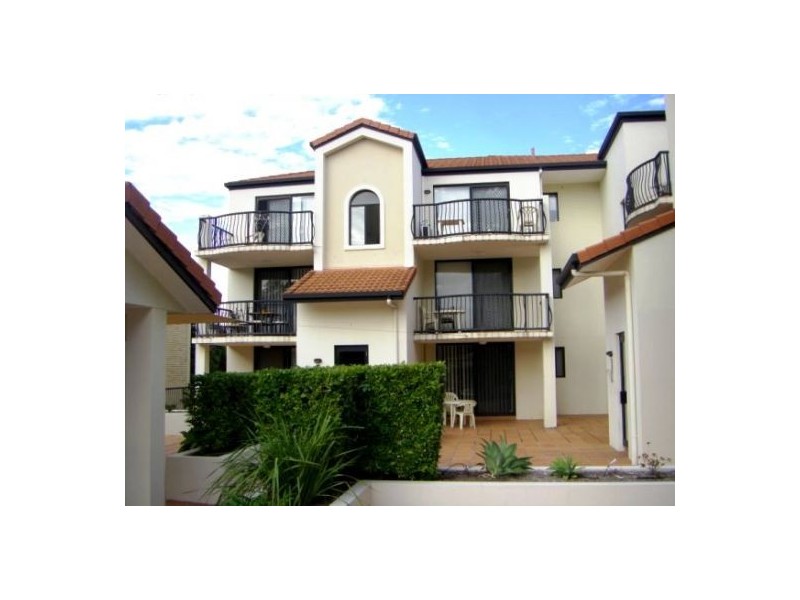 9/33 Lenneberg Street, Southport QLD 4215