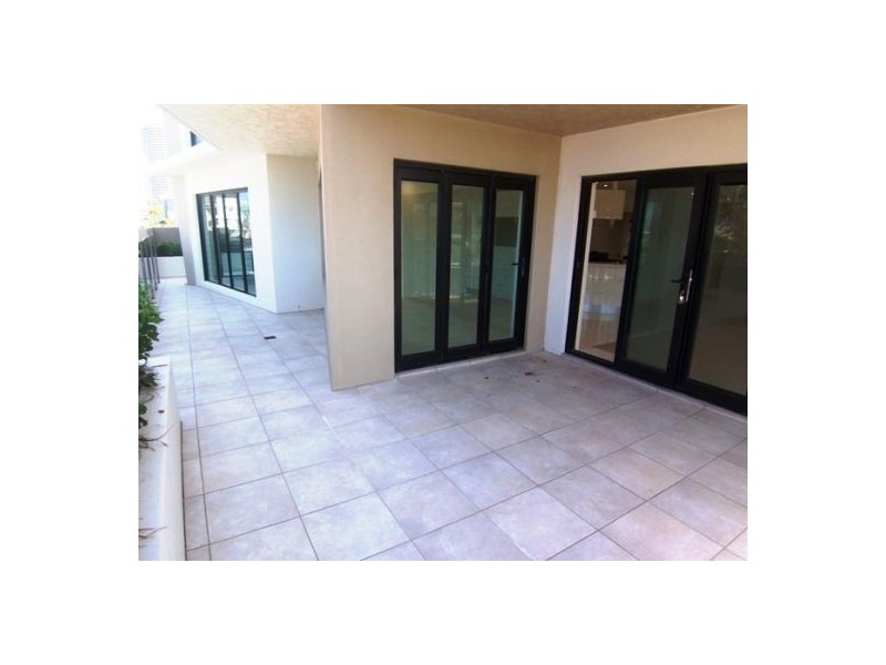 2/5 Canal Ave, Runaway Bay QLD 4216