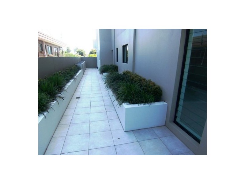 2/5 Canal Ave, Runaway Bay QLD 4216