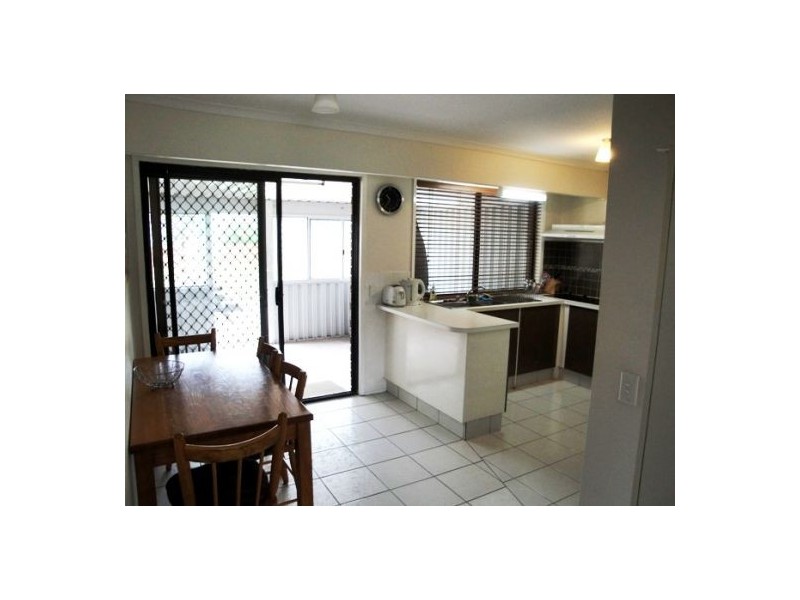 2/14 Hoya Court, Labrador QLD 4215