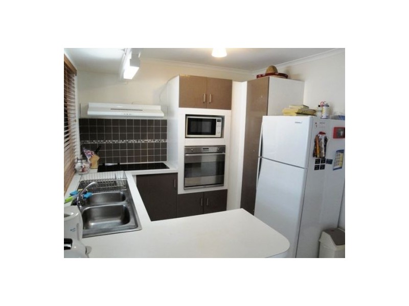 2/14 Hoya Court, Labrador QLD 4215