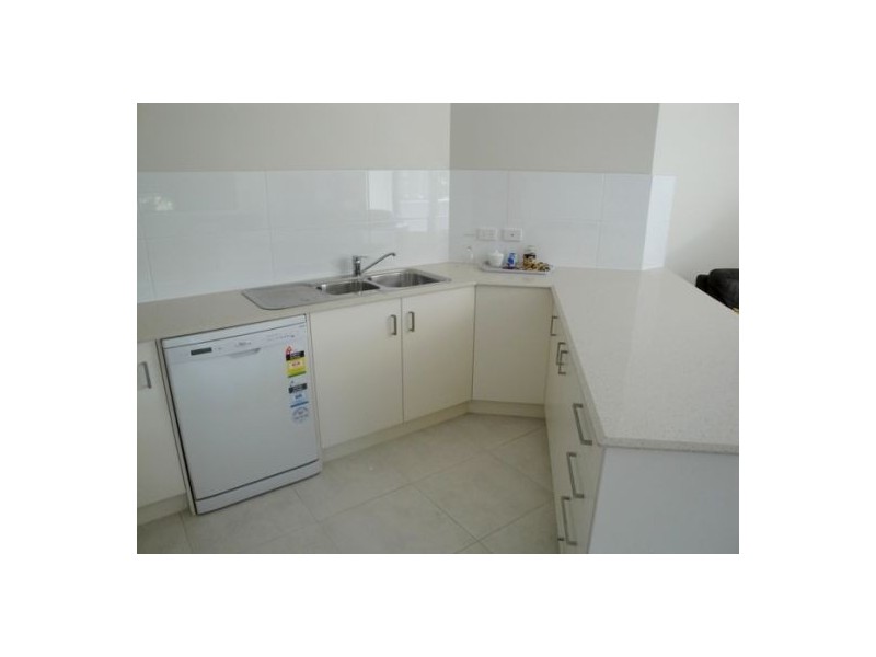 117 Minnie Street FURNISHED, Southport QLD 4215