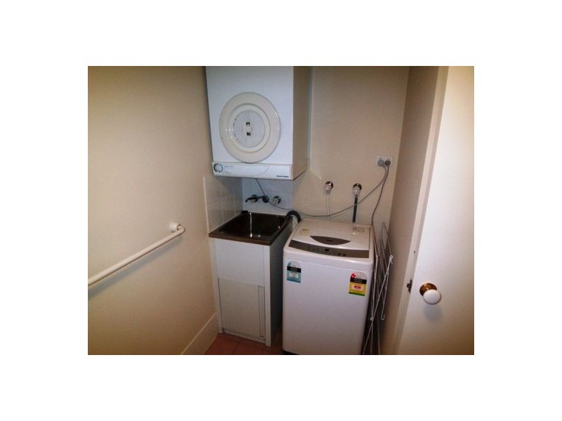 6/13-15 Johnston Street “Sapphire Mist”, Southport QLD 4215