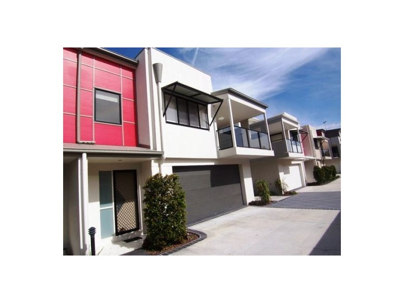 2/35a Harley Street, Labrador QLD 4215