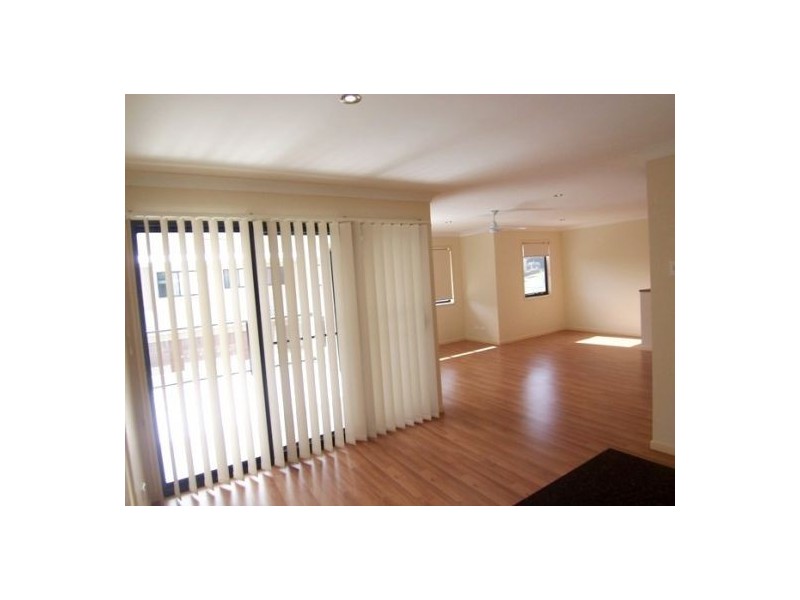 2/35a Harley Street, Labrador QLD 4215