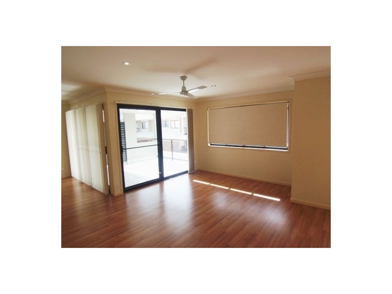 2/35a Harley Street, Labrador QLD 4215