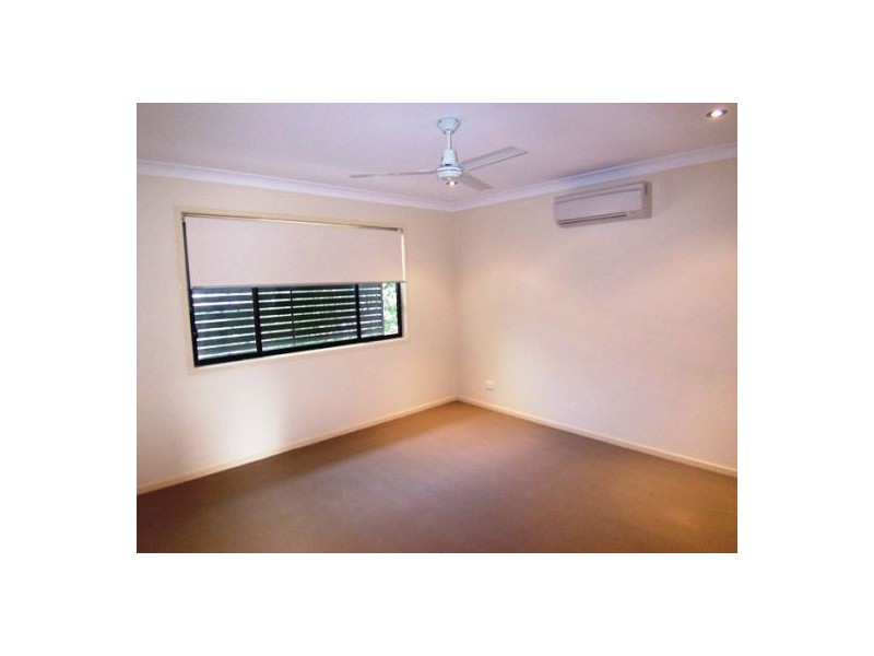 2/35a Harley Street, Labrador QLD 4215