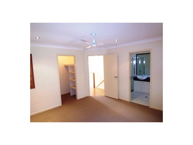 2/35a Harley Street, Labrador QLD 4215