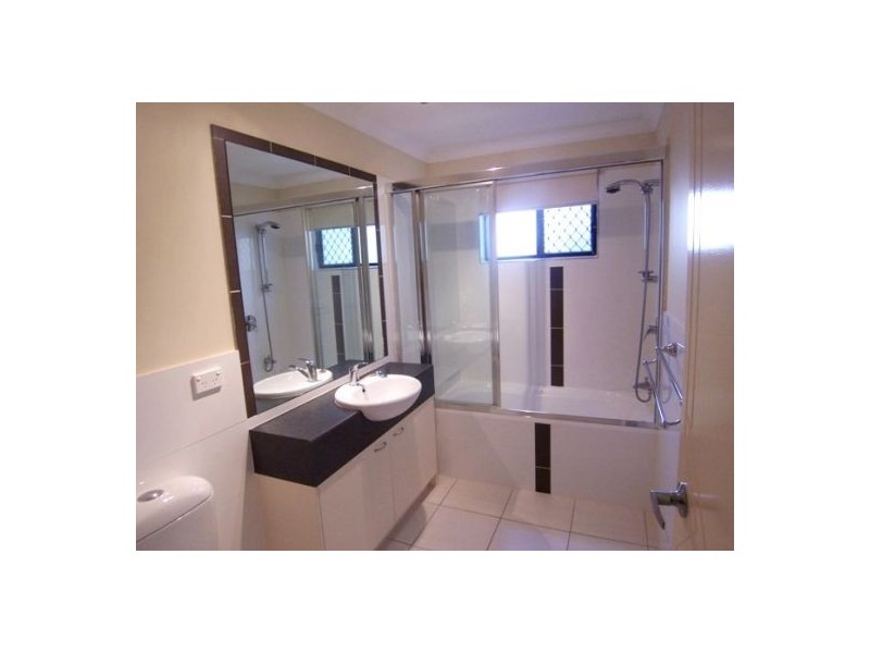 2/35a Harley Street, Labrador QLD 4215