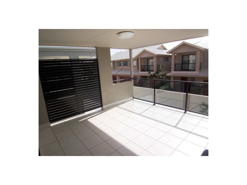 2/35a Harley Street, Labrador QLD 4215