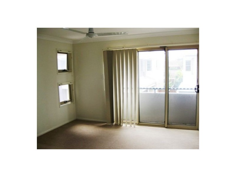 10/32-34 Margaret Street, Southport QLD 4215