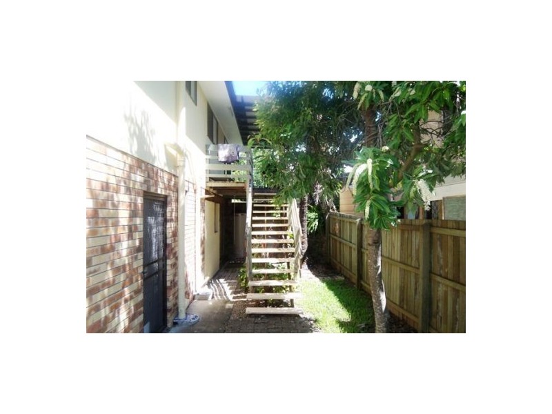 27 Lavinia, Southport QLD 4215