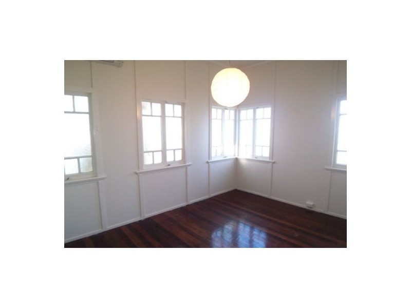 17 Walton Street, Southport QLD 4215