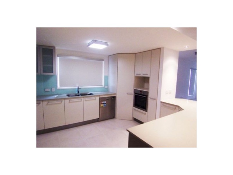 1/8 Walton Street, Southport QLD 4215