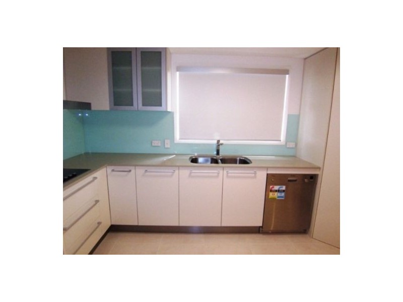 1/8 Walton Street, Southport QLD 4215