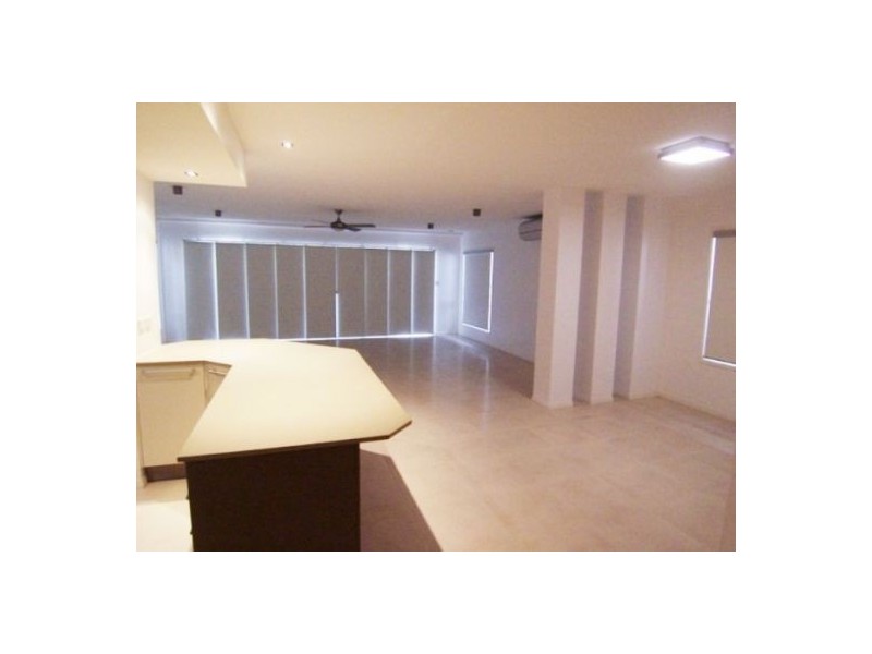 1/8 Walton Street, Southport QLD 4215