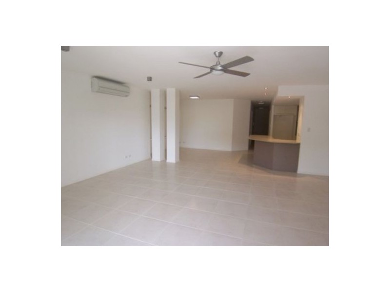 1/8 Walton Street, Southport QLD 4215