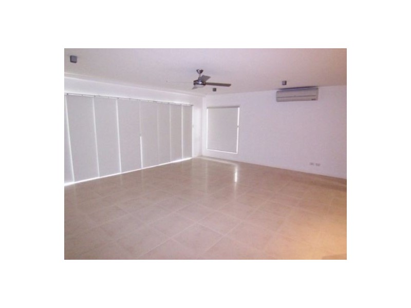 1/8 Walton Street, Southport QLD 4215