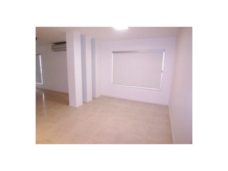 1/8 Walton Street, Southport QLD 4215