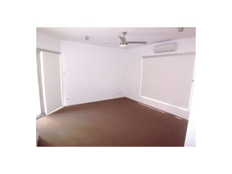 1/8 Walton Street, Southport QLD 4215