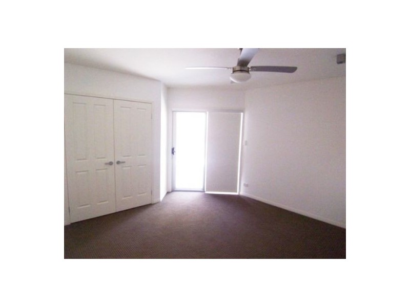 1/8 Walton Street, Southport QLD 4215